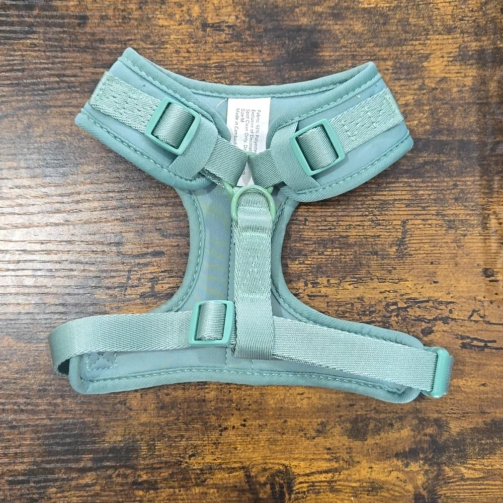 Light green step in harness Size M